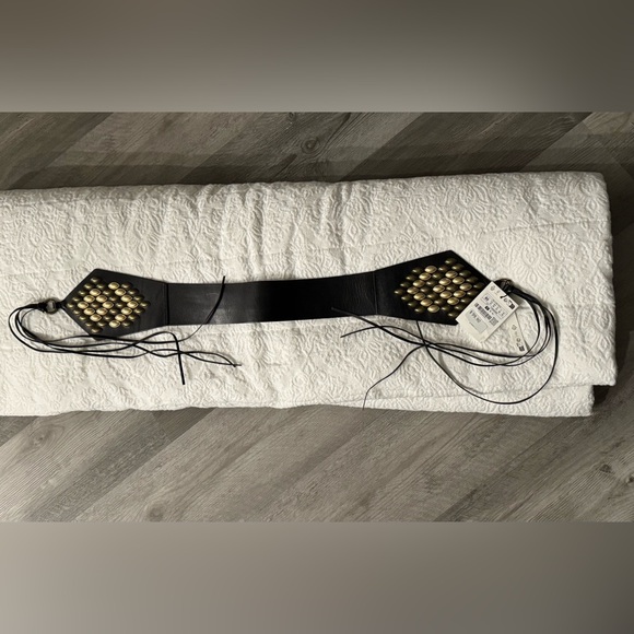 Limited edition Zara leather Black and Gold Studded Women's Belt - Picture 2 of 2